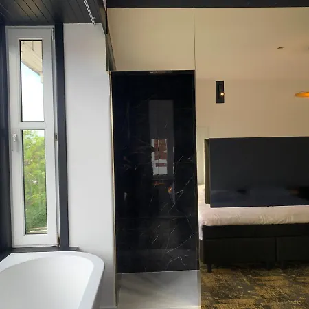 Bed & Breakfast Maison Noire Westende-bad Incl Parking & Ontbijt *